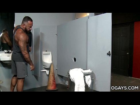 Gym Gloryhole - Alessio Romero, Brian Bonds