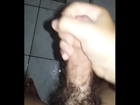 Batendo uma antes do banho