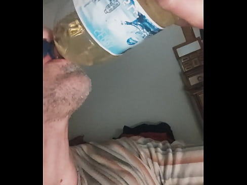 Chugging 1,5 Lt. of piss, part 2