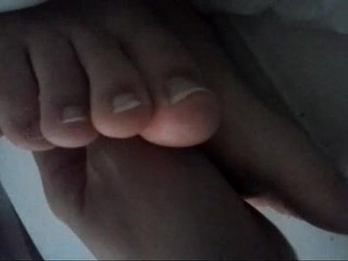 candid girlfriend toes