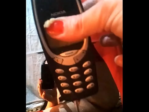 Mi infilo un telefono tutto nel buco del culo