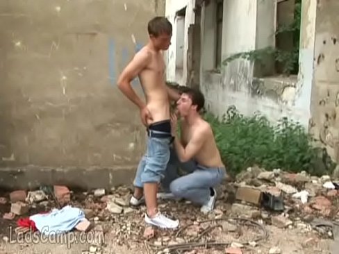 Hot twinks play dirty in the debris