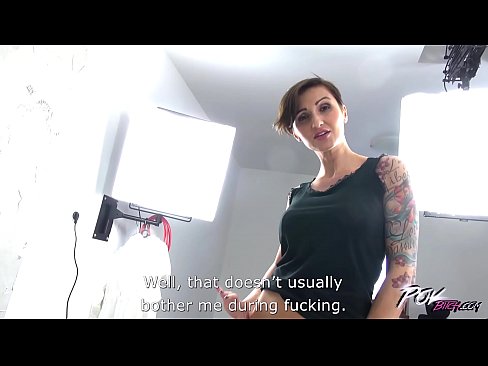Short hair tattooed busty slut spread legs for stranger