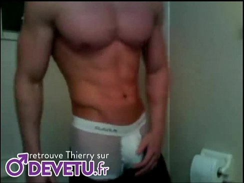 Gay, superbe mec sous la douche