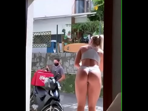 Exibindo a bunda