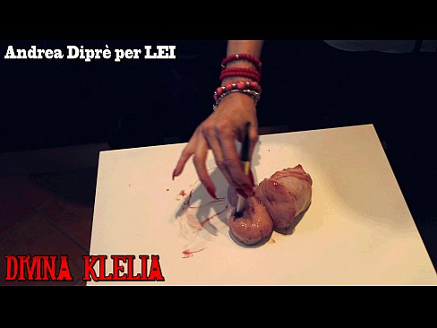 Mistress Divina Klelia destroys and cooks a couple of balls for Andrea Diprè