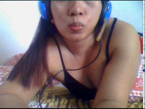 my filipina gf play her pussy on cam