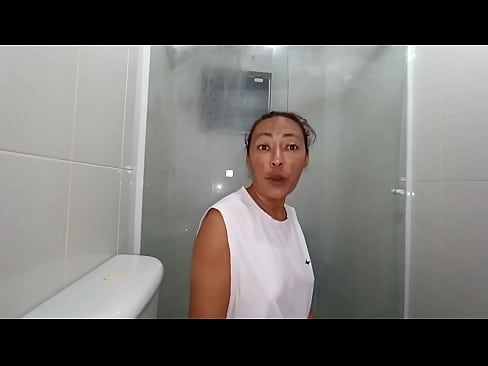 ela limpa o banheiro teaser