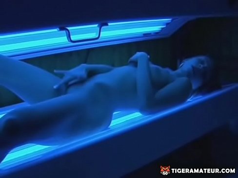 Hot amateur girlfriend cumshot in mouth in a solarium