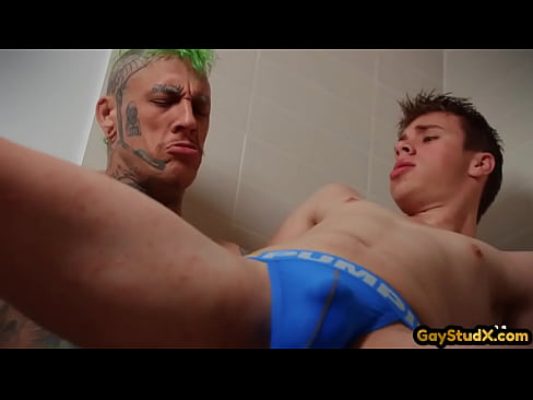 Tattooed muscle drilling twink butt after fellatio