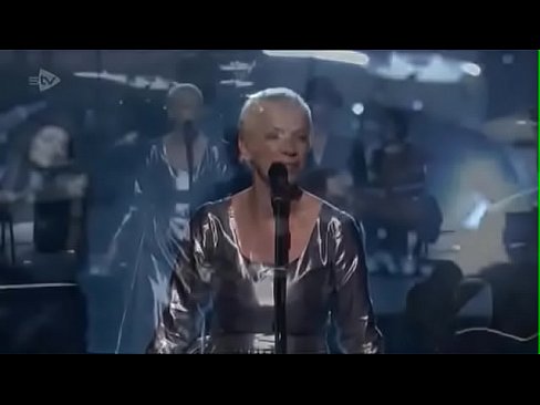 Annie Lennox sings Fool On The Hill