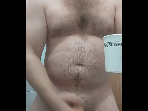 Imi place foarte mult sa ma masturbez la webcam si sa imi beau pisatul si sperma! I really like to masturbate on the webcam and drink my piss and cum!