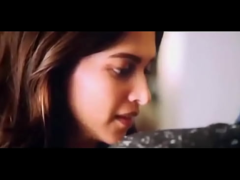 Bollywood Deepika Padukone movies most tempting romantic Kissing Video which must be watched now do watch this Video