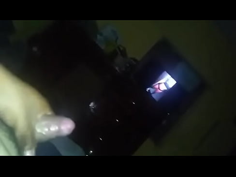 Masturbo viendo vídeos