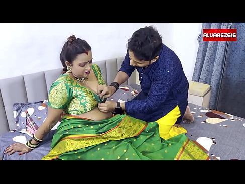 Desi rozi fucked in green saree by young Boyfriend