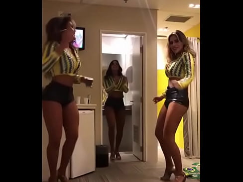 Lindas brasileiras comemorando a copa