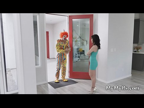 Clown does extra for horny housewife