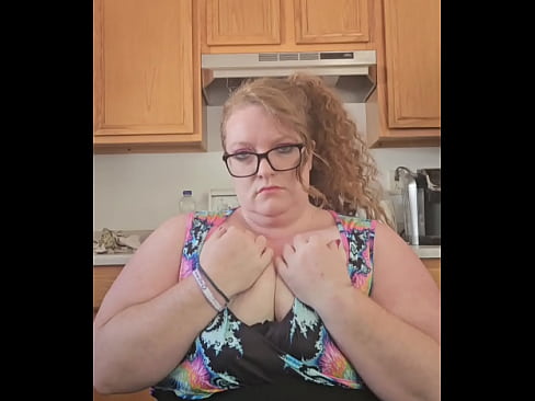 Bbw shakes her ass and gives a pov lapdance