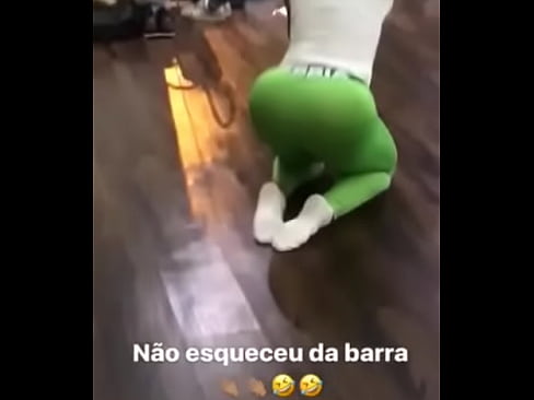 Gracyanne barbosa toda aberta no pole dancing