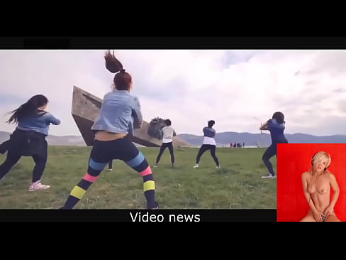 Crazy Russian teens dancing at WWII memorial