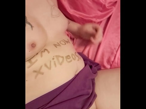 Verification video for AmyTh3Gr8 on Xvideos.com