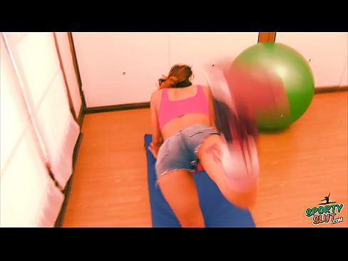 Perfect Booty Teen Working Out In Short Jeans! Puffy Peach!