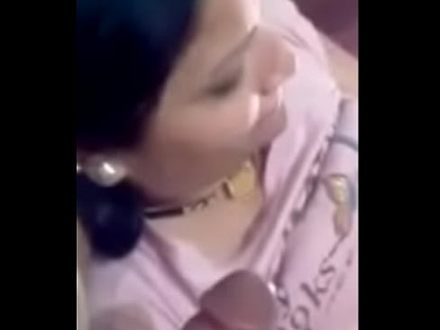 Desi girl giving blowjob to bf