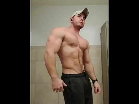 hotmuscles6t9 is so fucking perfect