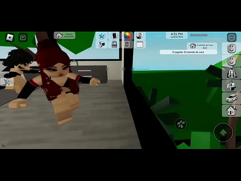 Quarteto com 3 amigas putas dentro do quarto. Roblox