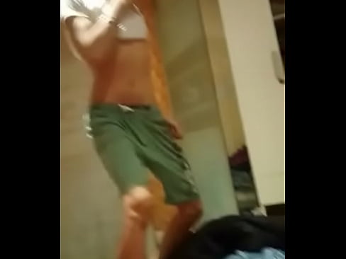 Twink dancing hot latíno