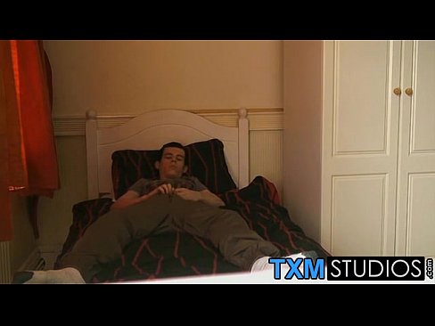 Young gay wanking off in bedroom