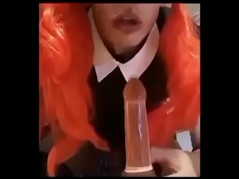 Sissy Mexicana te habla mientras chupa su dildo