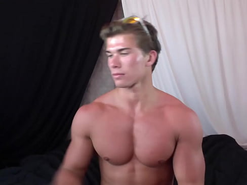 Hot Male Webcamer Shows Off Sexy Body with Cum Shots at End