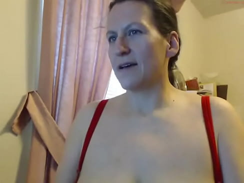 MILF showing breasts (ToriStephens)