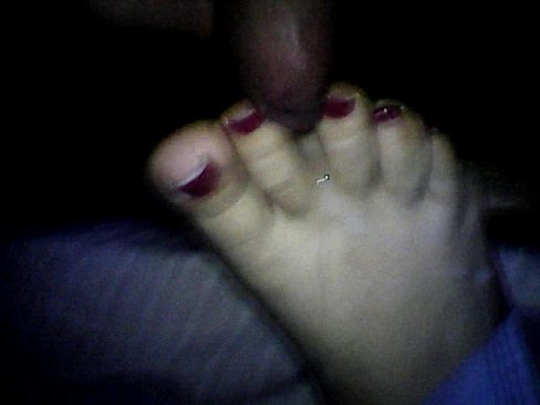 s. cumonfeet redtoenails