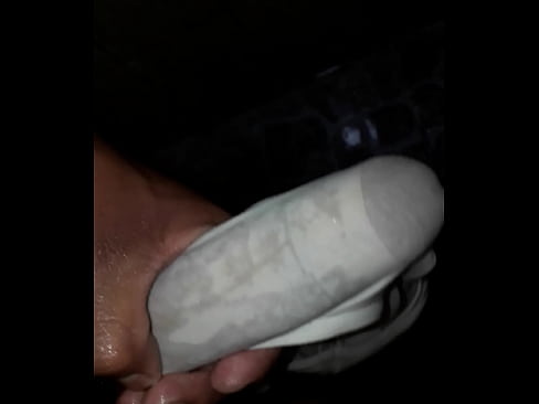 Paja con tanga y semen me baño y dejo lleno de smen