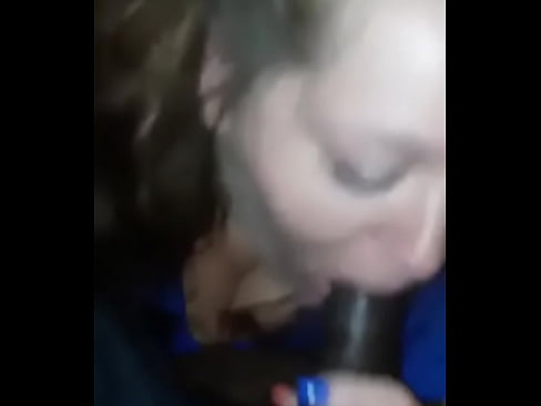 Slut wit a dick in her mouth