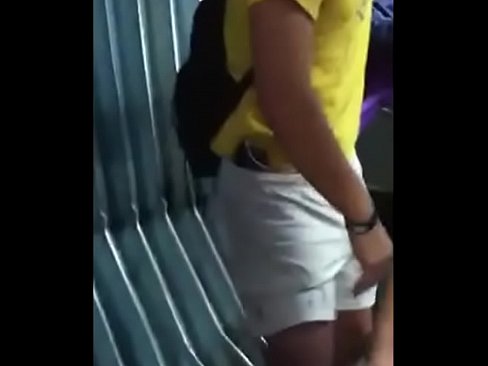 Gostoso exitado no metrô