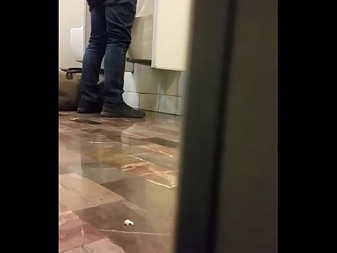 Chaqueta en baños públicos de Sanborns Acoxpa CDMX