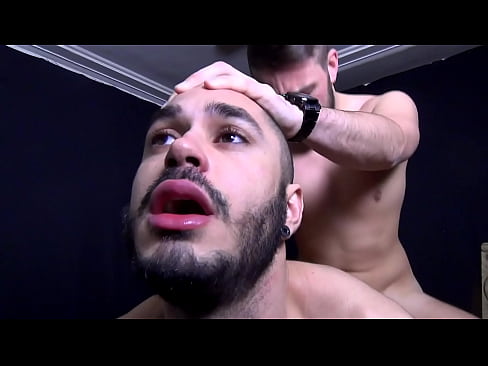 Mathieu Ferhati sort son gros pieux de chasseur de vampire pour baiser un cul latino