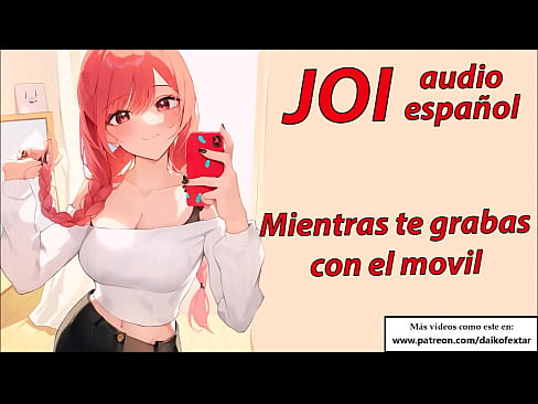 JOI usando el Smartphone para hacer un vídeo pajeandote. Voz española.
