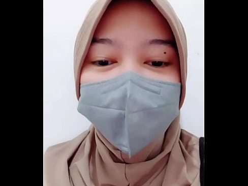 Senangnya punya pacar cantik berjilbab doyan ngentot