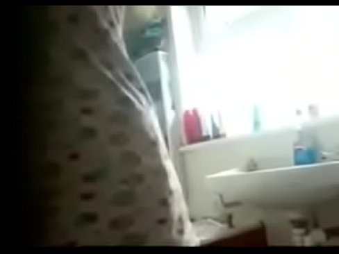 Secretly filming beautiful girl in the bathroom