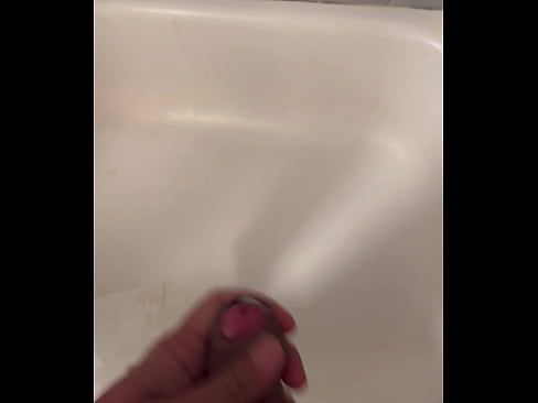 Guy shags and jizzes on tub