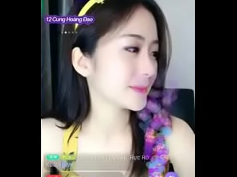 Hot girl celebrates birthday on uplive