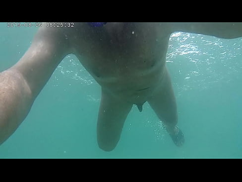 I like to swimm naked