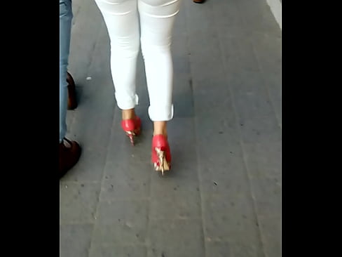 culo en leggins blanco