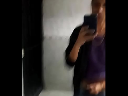 Chaqueta en baño publico