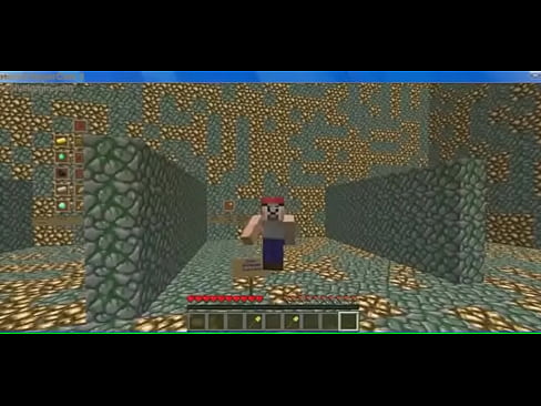 Jogando minecraft