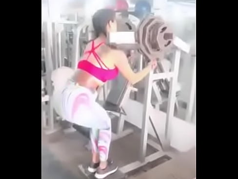 culona en el gym